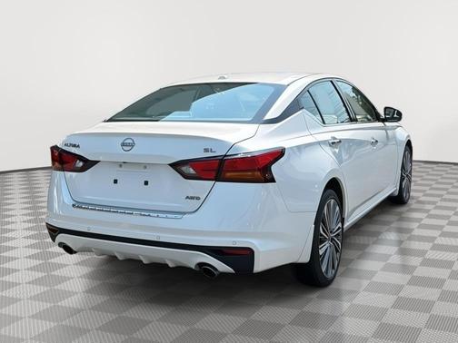Pearl White Tricoat 2023 Nissan Altima 2.5 SL