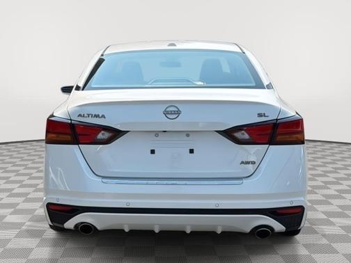 Pearl White Tricoat 2023 Nissan Altima 2.5 SL