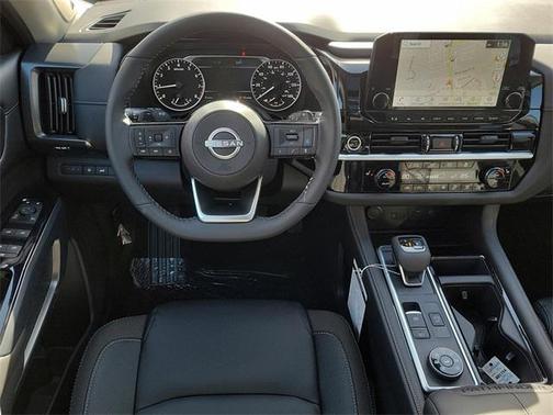 2025 Nissan Pathfinder SL 4WD