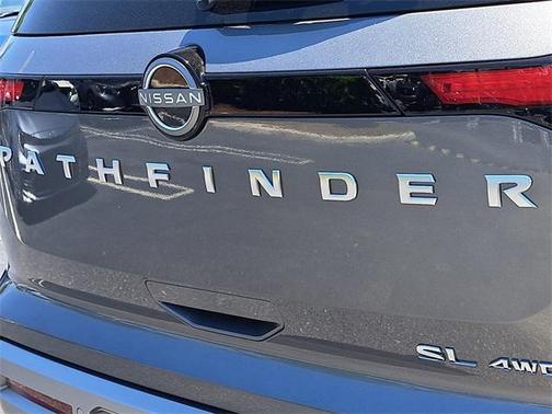 2025 Nissan Pathfinder SL 4WD
