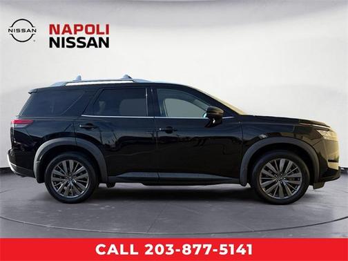 2022 Nissan Pathfinder SL 4WD