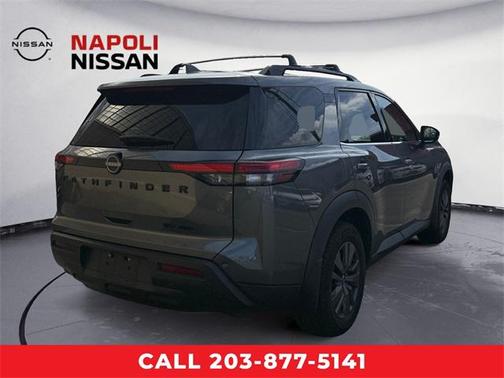 2022 Nissan Pathfinder SV