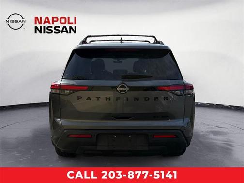 2022 Nissan Pathfinder SV