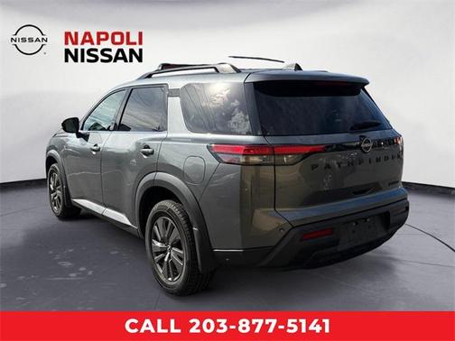2022 Nissan Pathfinder SV