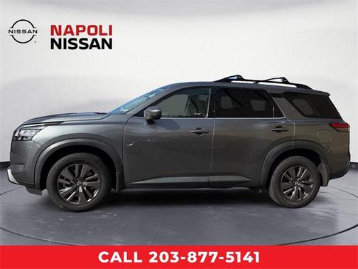 2022 Nissan Pathfinder SV