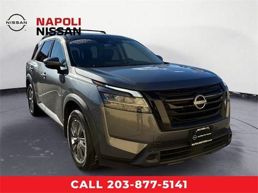 2022 Nissan Pathfinder SV