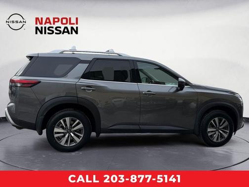2023 Nissan Pathfinder SL 4WD