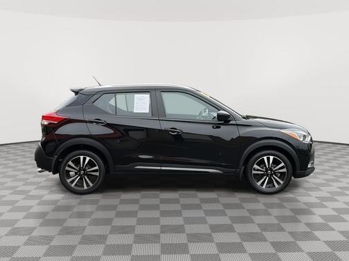 Super Black 2019 Nissan Kicks SR