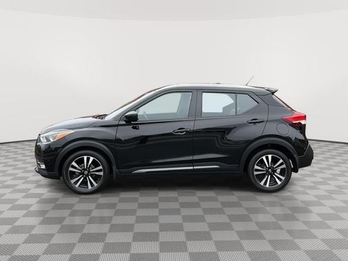 Super Black 2019 Nissan Kicks SR