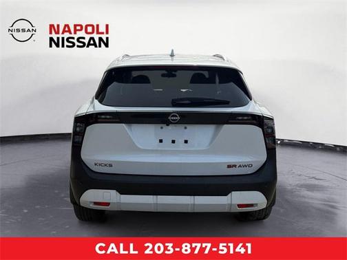 2025 Nissan Kicks SR