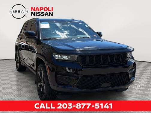 Diamond Black Crystal Pearlcoat 2023 Jeep Grand Cherokee Altitude