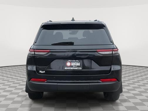 Diamond Black Crystal Pearlcoat 2023 Jeep Grand Cherokee Altitude