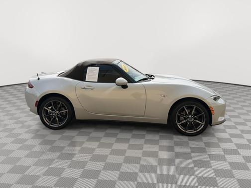 Ceramic Metallic 2019 Mazda MX-5 Miata Grand Touring