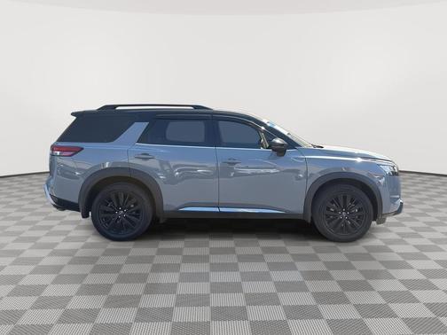 Solid Gray/Super Black 2024 Nissan Pathfinder Platinum 4WD