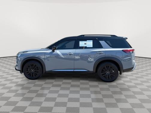 Solid Gray/Super Black 2024 Nissan Pathfinder Platinum 4WD
