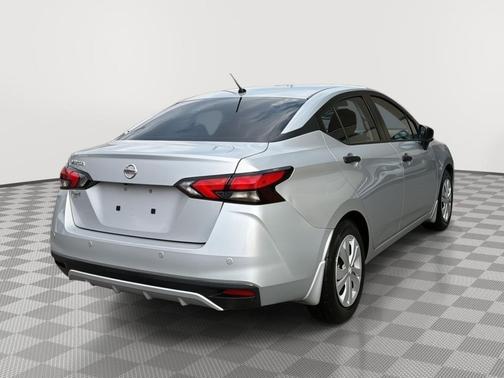 Brilliant Silver Metallic 2021 Nissan Versa 1.6 S