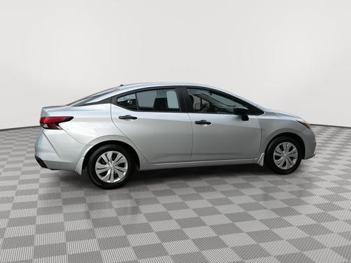 Brilliant Silver Metallic 2021 Nissan Versa 1.6 S