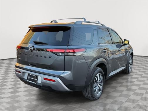 2023 Nissan Pathfinder SL 4WD