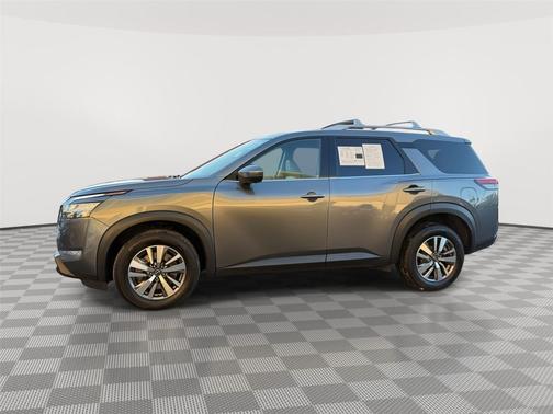 2023 Nissan Pathfinder SL 4WD