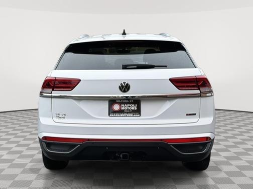 Pure White 2022 Volkswagen Atlas Cross Sport 3.6L V6 SE w/Technology