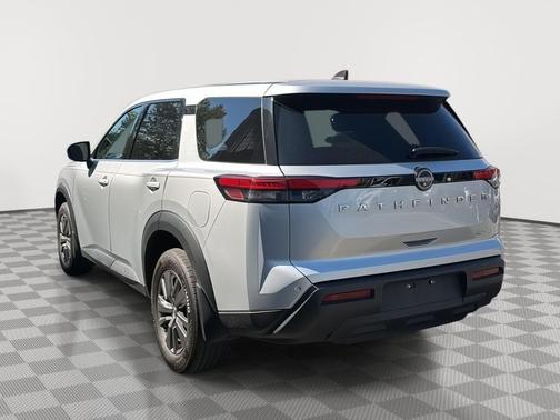 Brilliant Silver Metallic 2023 Nissan Pathfinder S 4WD