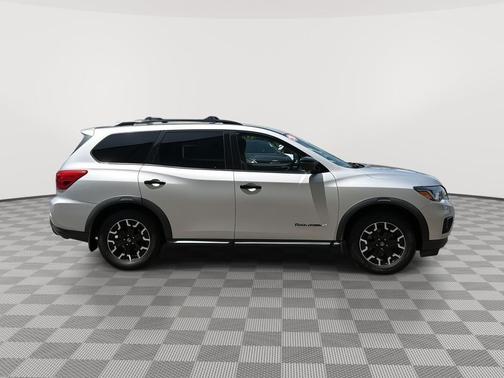 Brilliant Silver Metallic 2020 Nissan Pathfinder SL 4WD
