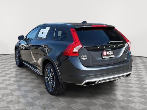 2015 Volvo V60 Cross Country T5