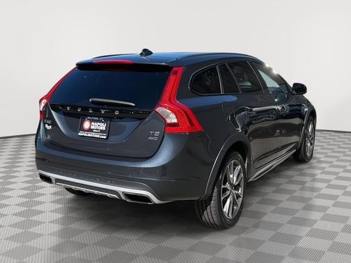 2015 Volvo V60 Cross Country T5