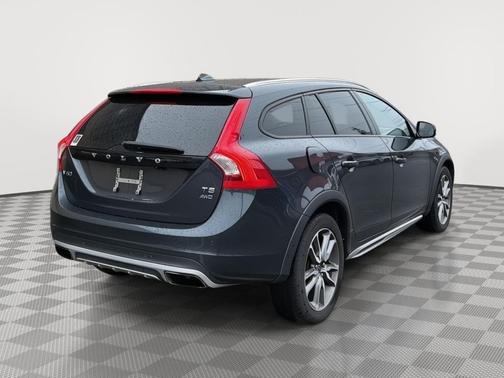 2015 Volvo V60 Cross Country T5