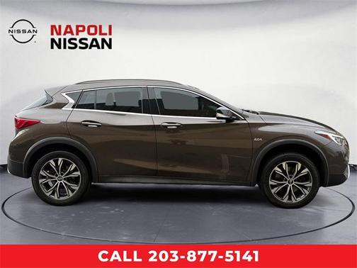 2017 INFINITI QX30 Luxury