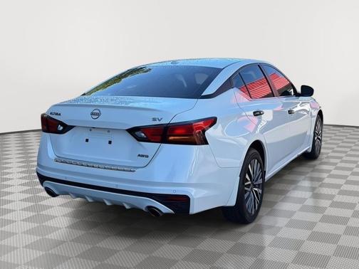 Pearl White Tricoat 2023 Nissan Altima 2.5 SV