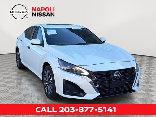 Pearl White Tricoat 2023 Nissan Altima 2.5 SV