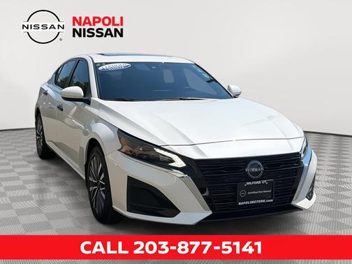 Pearl White Tricoat 2023 Nissan Altima 2.5 SV
