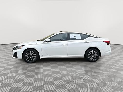 Pearl White Tricoat 2024 Nissan Altima 2.5 SV