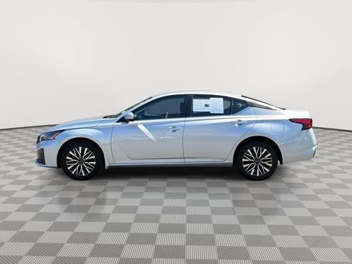 Brilliant Silver Metallic 2023 Nissan Altima 2.5 SV