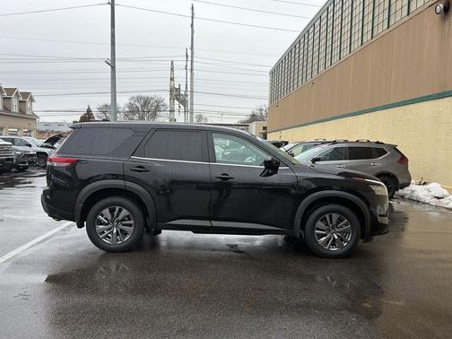 2024 Nissan Pathfinder S 4WD