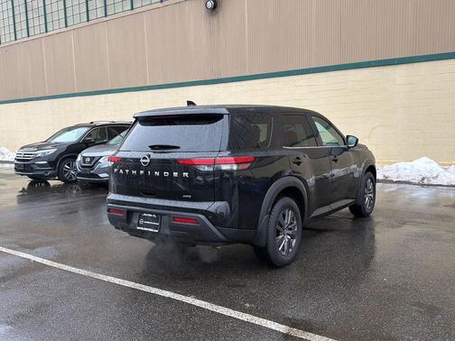 2024 Nissan Pathfinder S 4WD