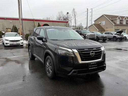 2024 Nissan Pathfinder S 4WD