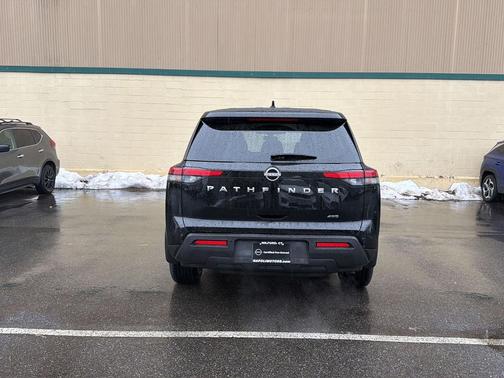 2024 Nissan Pathfinder S 4WD