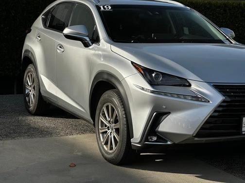 Photo 5 of 20 of 2019 Lexus NX 300 Base
