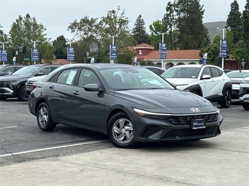2024 Hyundai ELANTRA SE