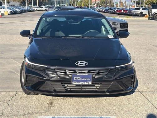 2025 Hyundai ELANTRA SE