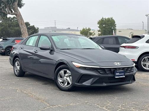 2025 Hyundai ELANTRA SE
