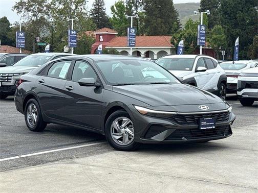 2024 Hyundai ELANTRA SE