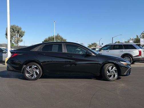 Black 2025 Hyundai ELANTRA SEL Sport