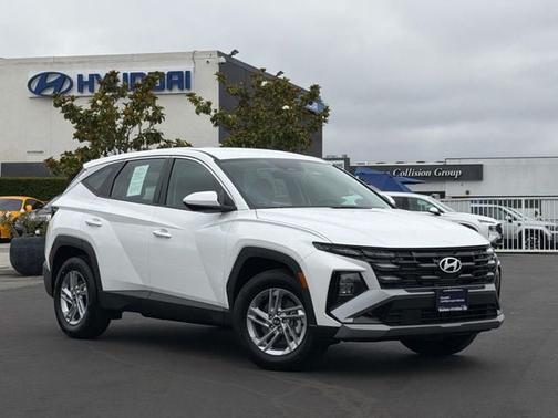 White 2025 Hyundai TUCSON SE