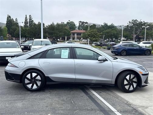 2024 Hyundai IONIQ 6 SE Standard Range
