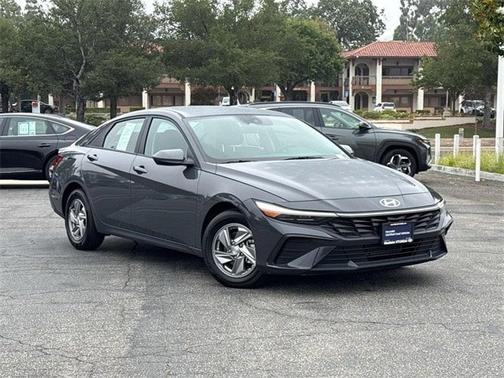 2024 Hyundai ELANTRA SE