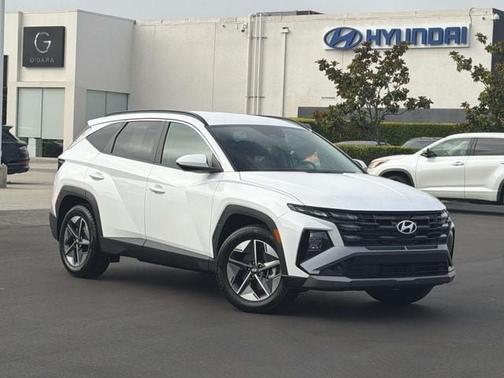 White 2025 Hyundai TUCSON SEL