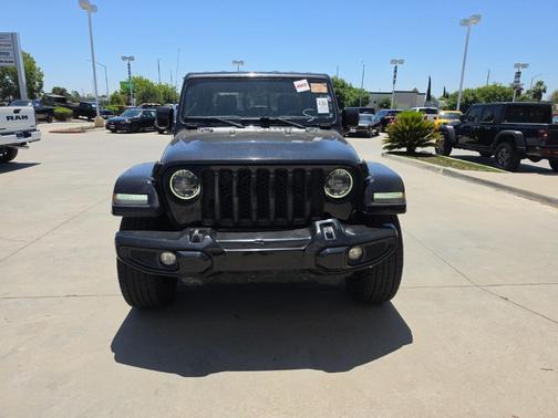 Black Clearcoat 2023 Jeep Gladiator Overland
